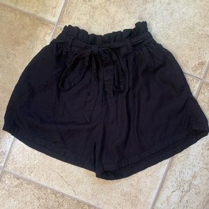 black hollister shorts